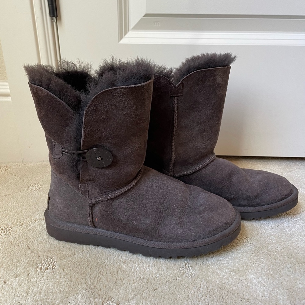 Ugg brown Bailey button boots, size 6